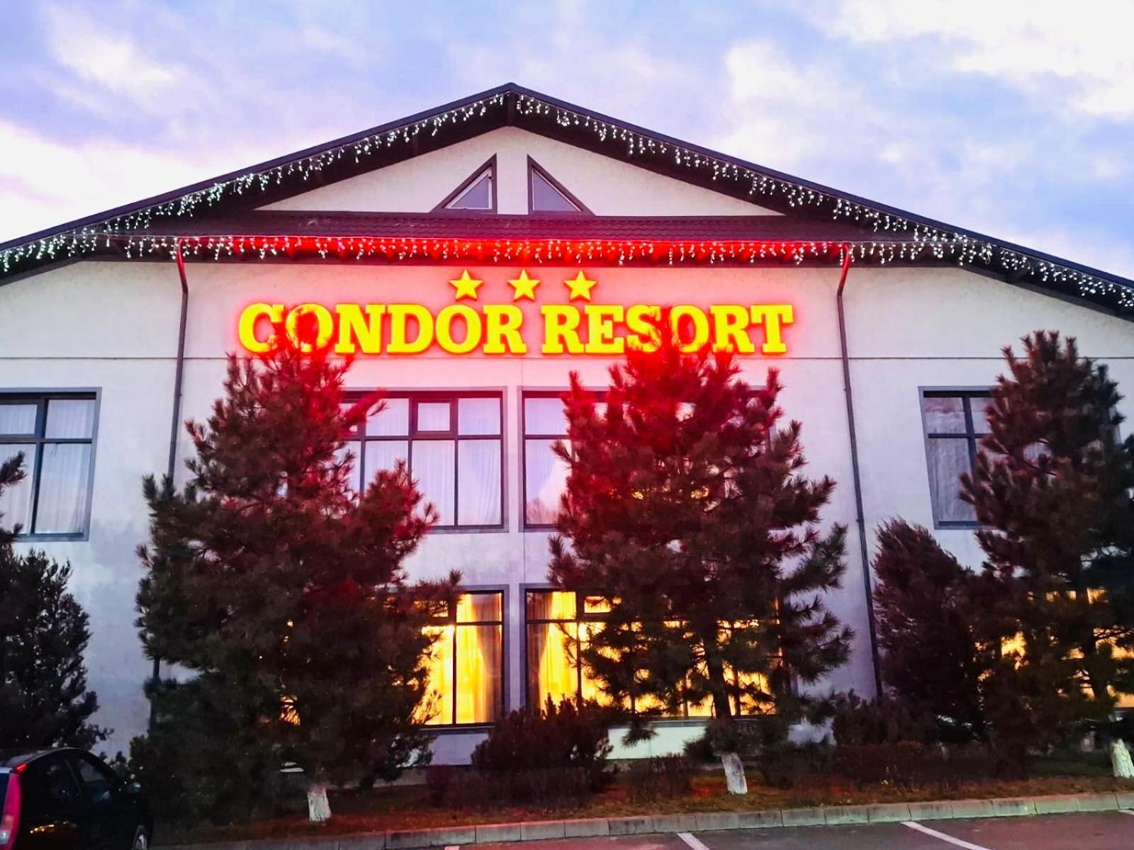 Condor Resort Dulcesti ภายนอก รูปภาพ